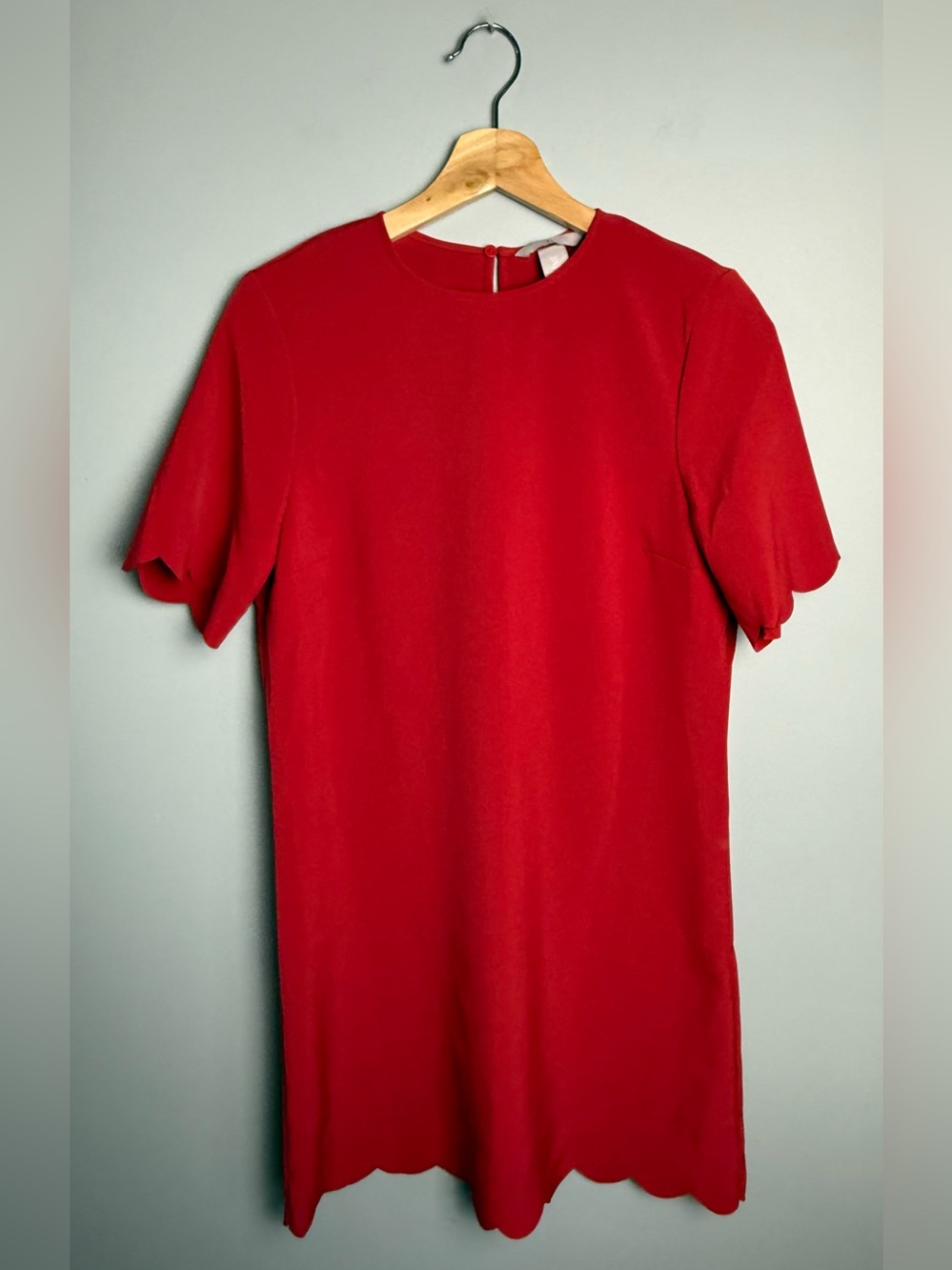 H&M Red Short-Sleeve Scallop Dress